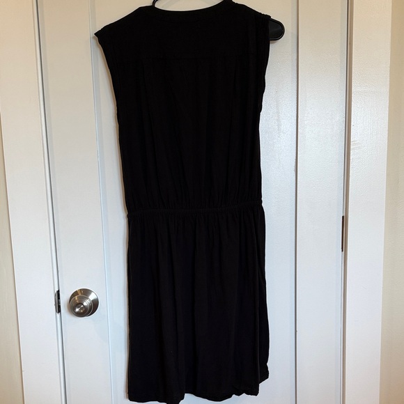 Elegant Black Loft Sleeveless Dress - Picture 3 of 5